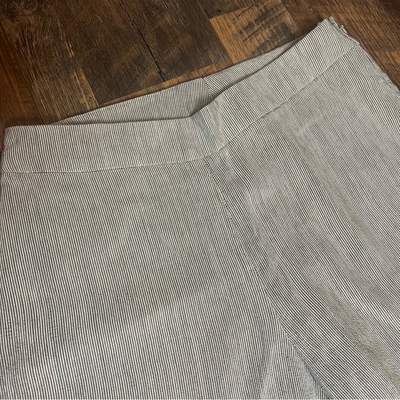 Akris wool and silk pin striped pants, size 10 - Picture 2 of 7